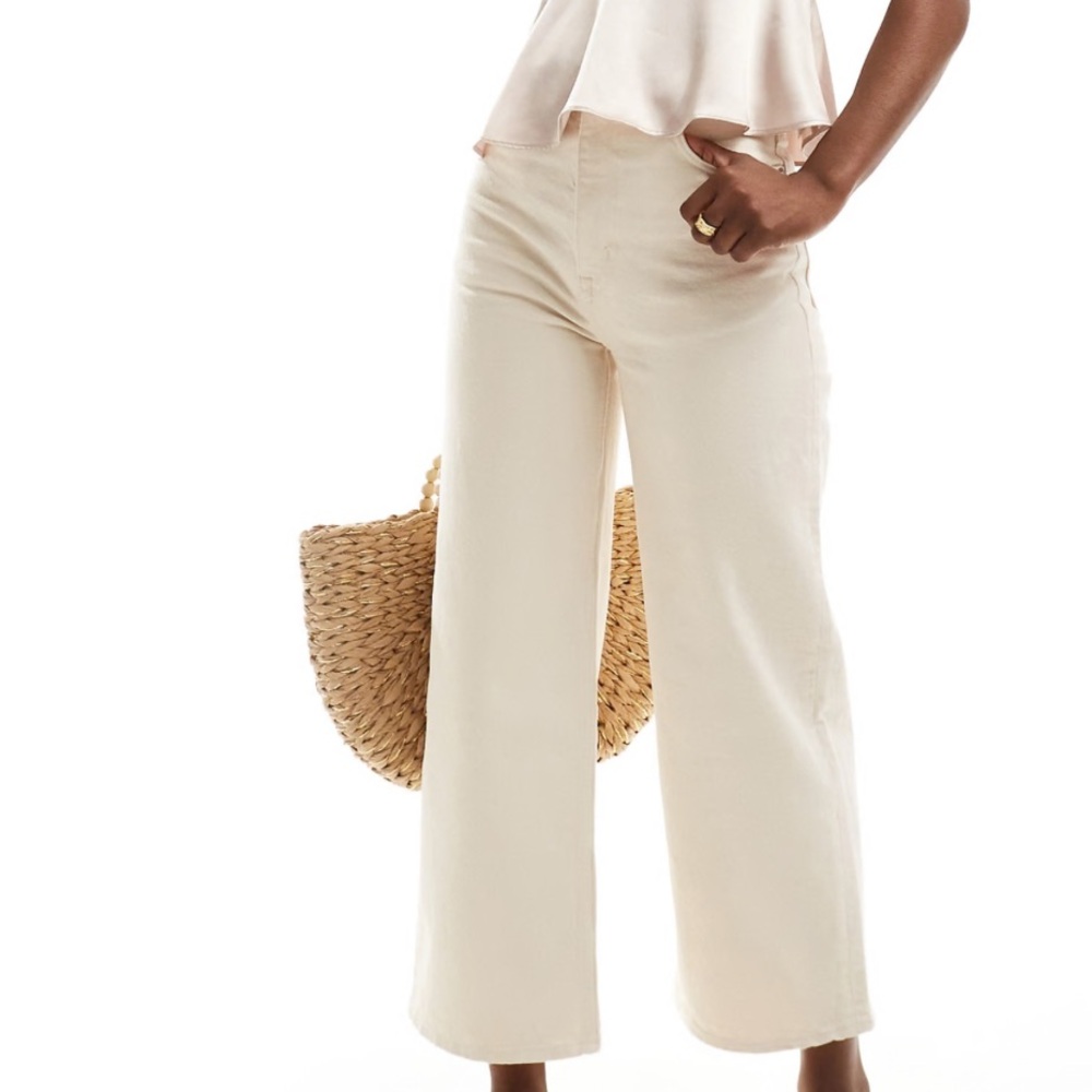 ASOS Cream Wide Legged Denim Cropped‎ Pants Size 28